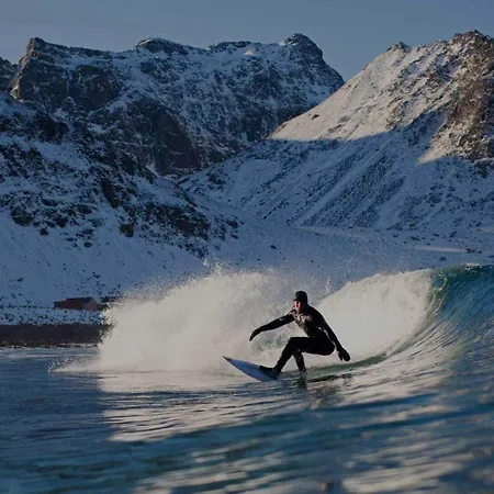 Waterfront Mountain View Lofoten Holiday home