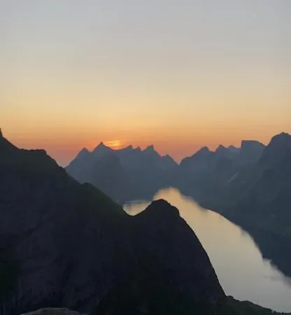 Waterfront Mountain View Lofoten