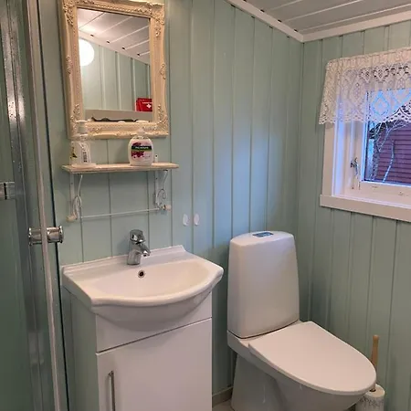 Nyaraló Waterfront Mountain View Lofoten *