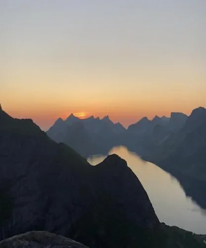 Waterfront Mountain View Lofoten